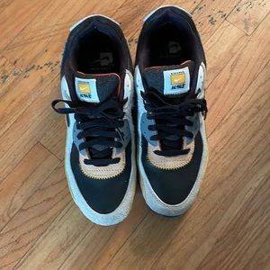 Air max 90  size 10
